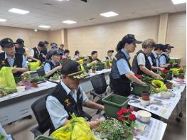 파주시 운정5동 실버경찰대, ‘원예감성교육’으로 정서 치유 시간 가져 기사 이미지