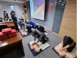 파주시 운정1동 안전 파수꾼 ‘실버경찰대’, 생명 구하는 ‘응급처치·심폐소생술 교육’ 수료 기사 이미지